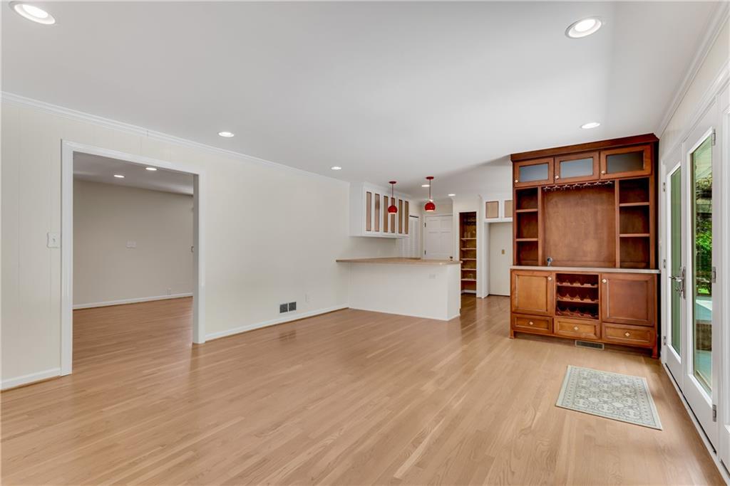 2310 Kings Point Drive, Atlanta, Georgia image 6
