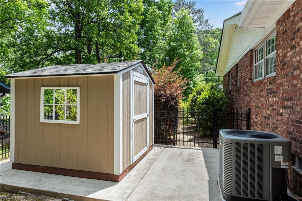 2310 Kings Point Drive, Atlanta, Georgia image 35