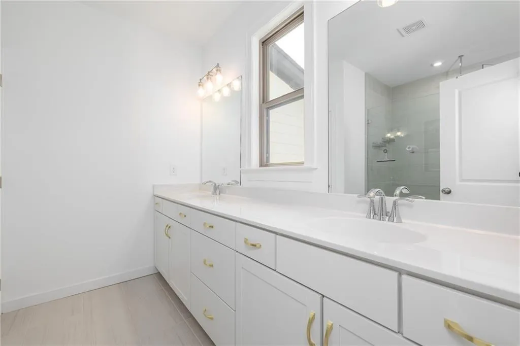 Decatur, Georgia 30033, United States, 4 Bedrooms Bedrooms, ,4 BathroomsBathrooms,Residential,Active,89644