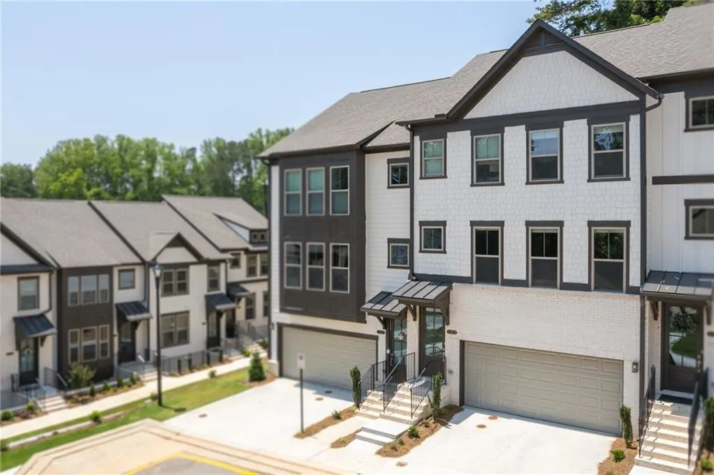 Decatur, Georgia 30033, United States, 4 Bedrooms Bedrooms, ,4 BathroomsBathrooms,Residential,Active,89644