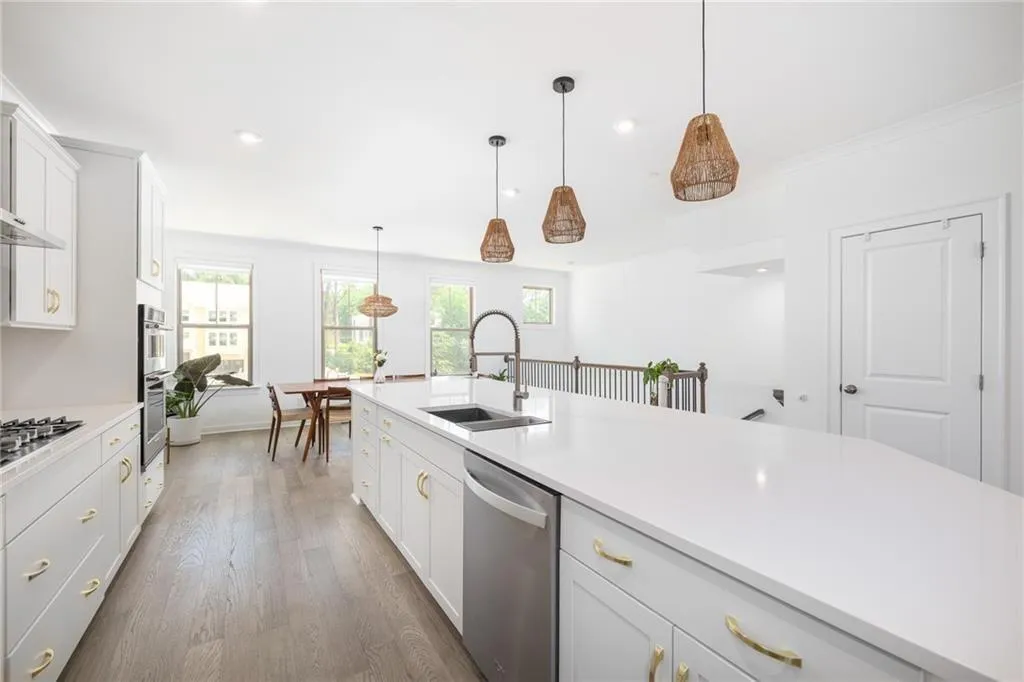 Decatur, Georgia 30033, United States, 4 Bedrooms Bedrooms, ,4 BathroomsBathrooms,Residential,Active,89644