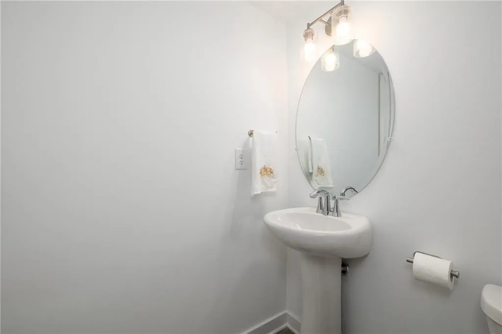 Decatur, Georgia 30033, United States, 4 Bedrooms Bedrooms, ,4 BathroomsBathrooms,Residential,Active,89644