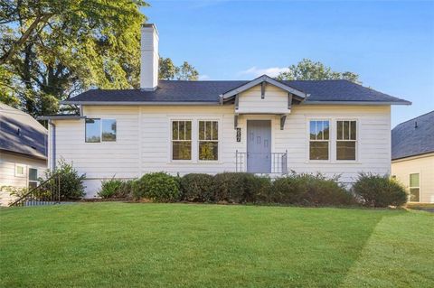 Photo of 617 HAMILTON E HOLMES Drive NW, Atlanta, GA 30318 (MLS # 7671825)