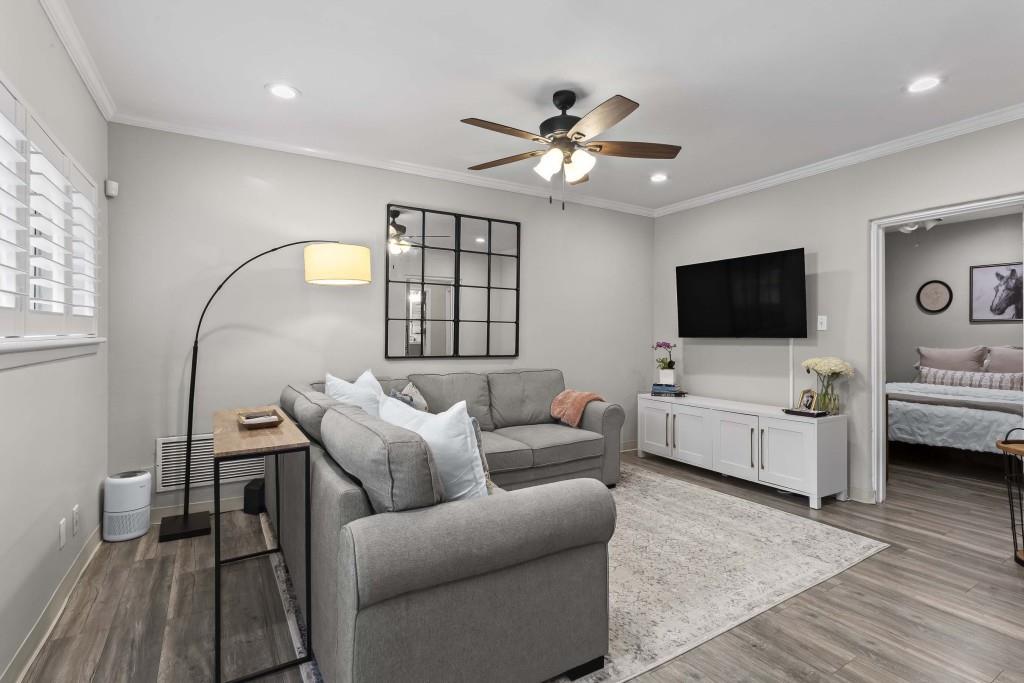 1476 E Rock Springs Road