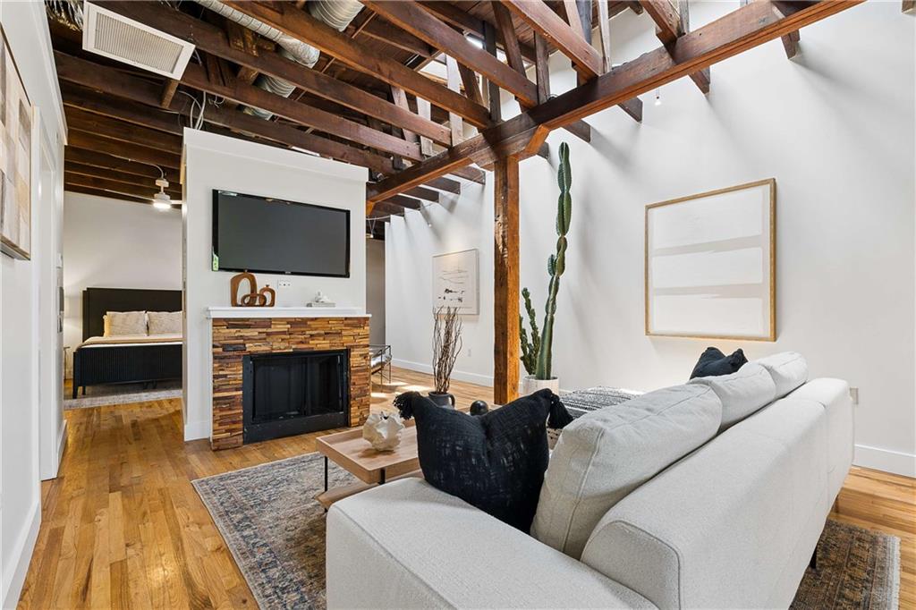 267 Peters Street SW 206