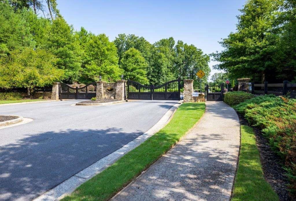 6825 Lookout
