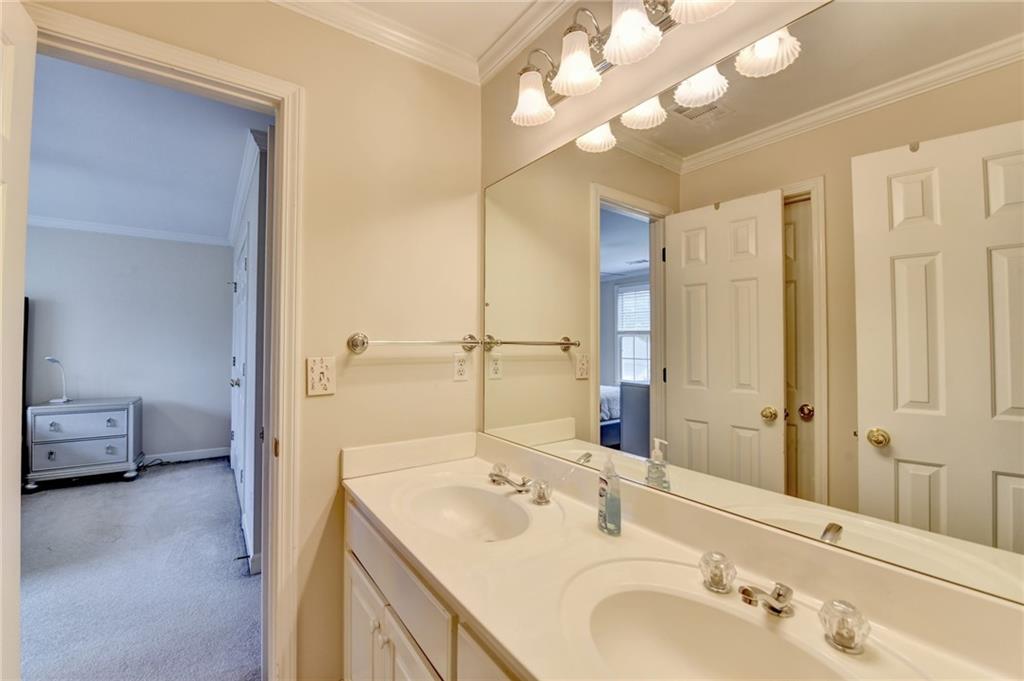 5980 Whitestone Lane, Suwanee, Georgia image 32