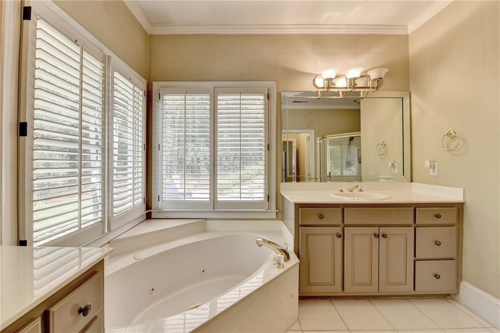 5980 Whitestone Lane, Suwanee, Georgia image 24