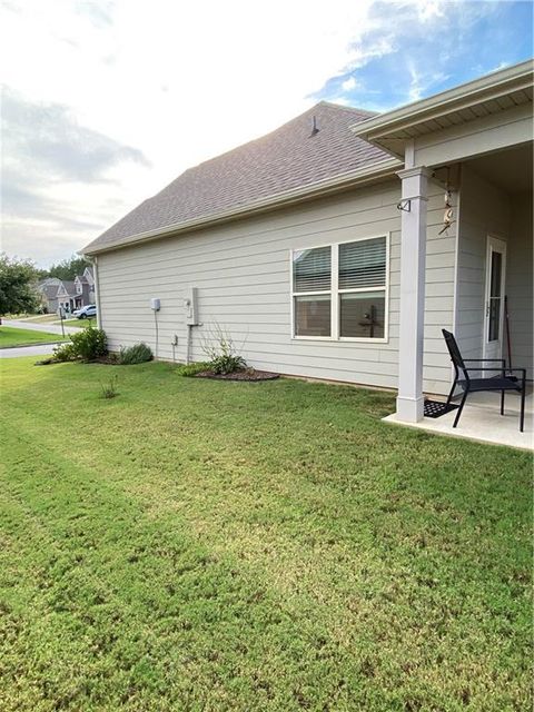 A home in Adairsville