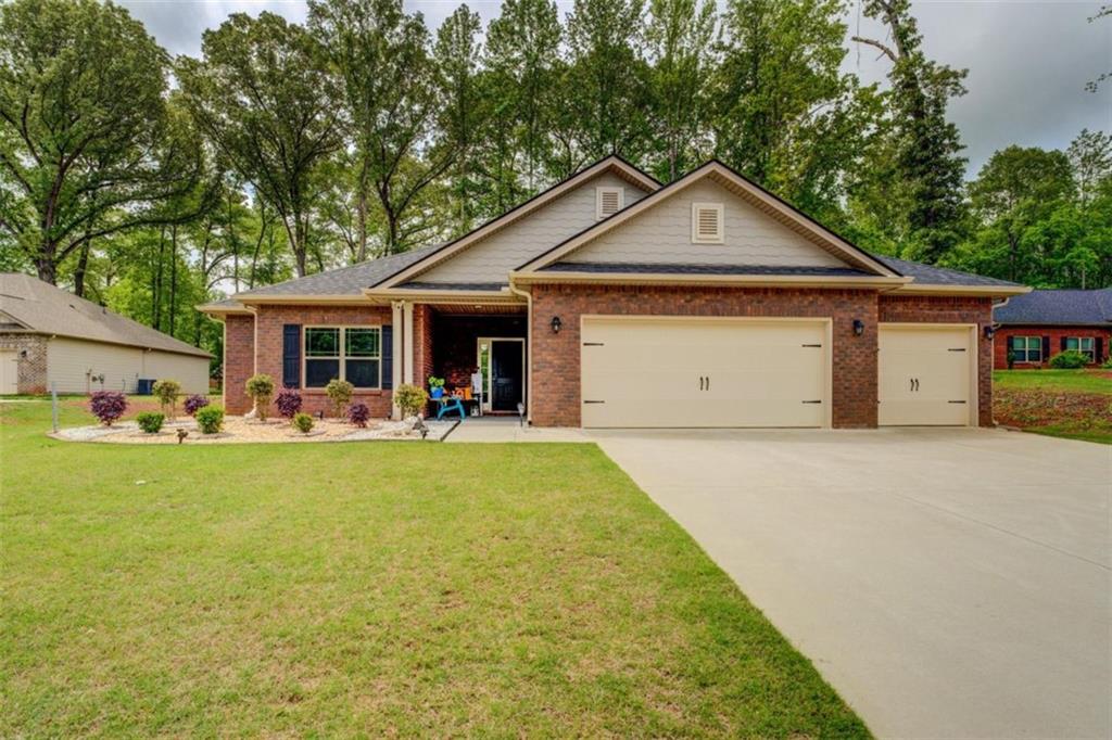 868 River Falls Dr Dr, Jefferson, Georgia image 1