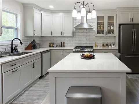 2448 Hillboro Circle SW Marietta GA 30064