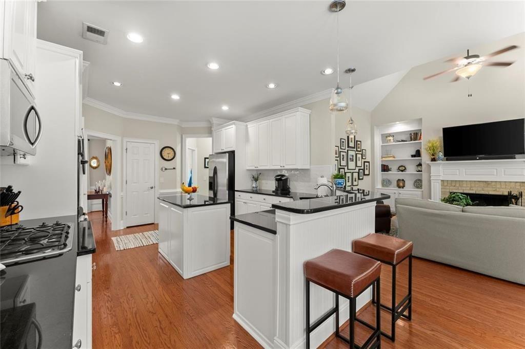 WOODBRIDGE AT HAMILTON LAKE - Residential