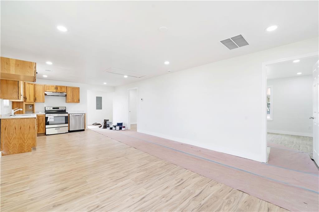 1103 N 2nd Avenue NW