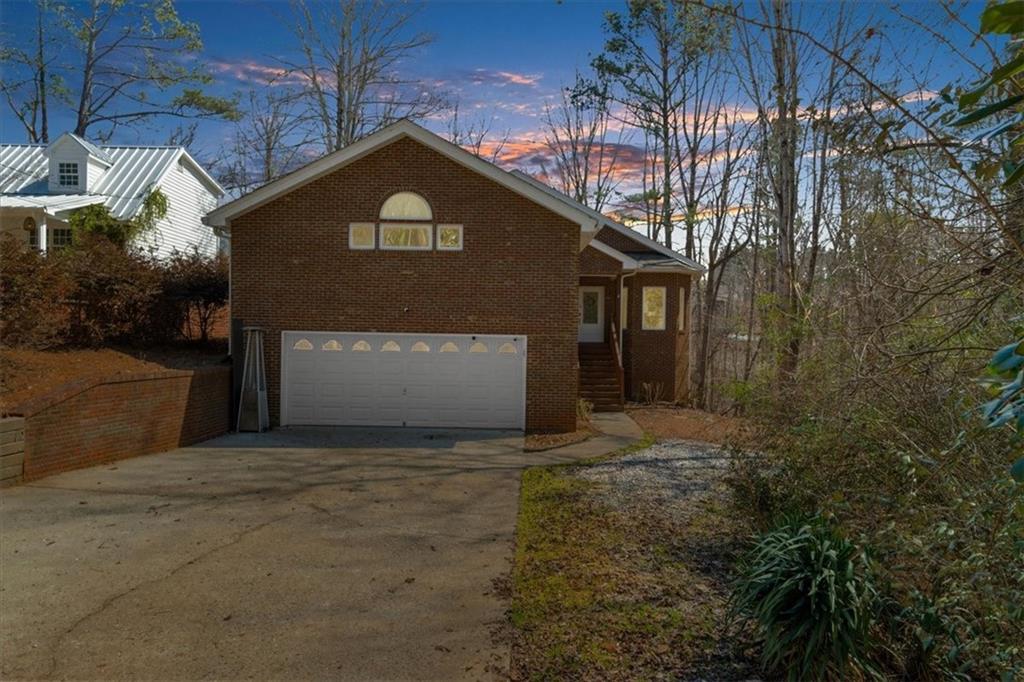 6137 White Oak Drive