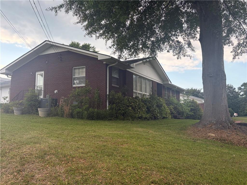701 Oakcrest Drive