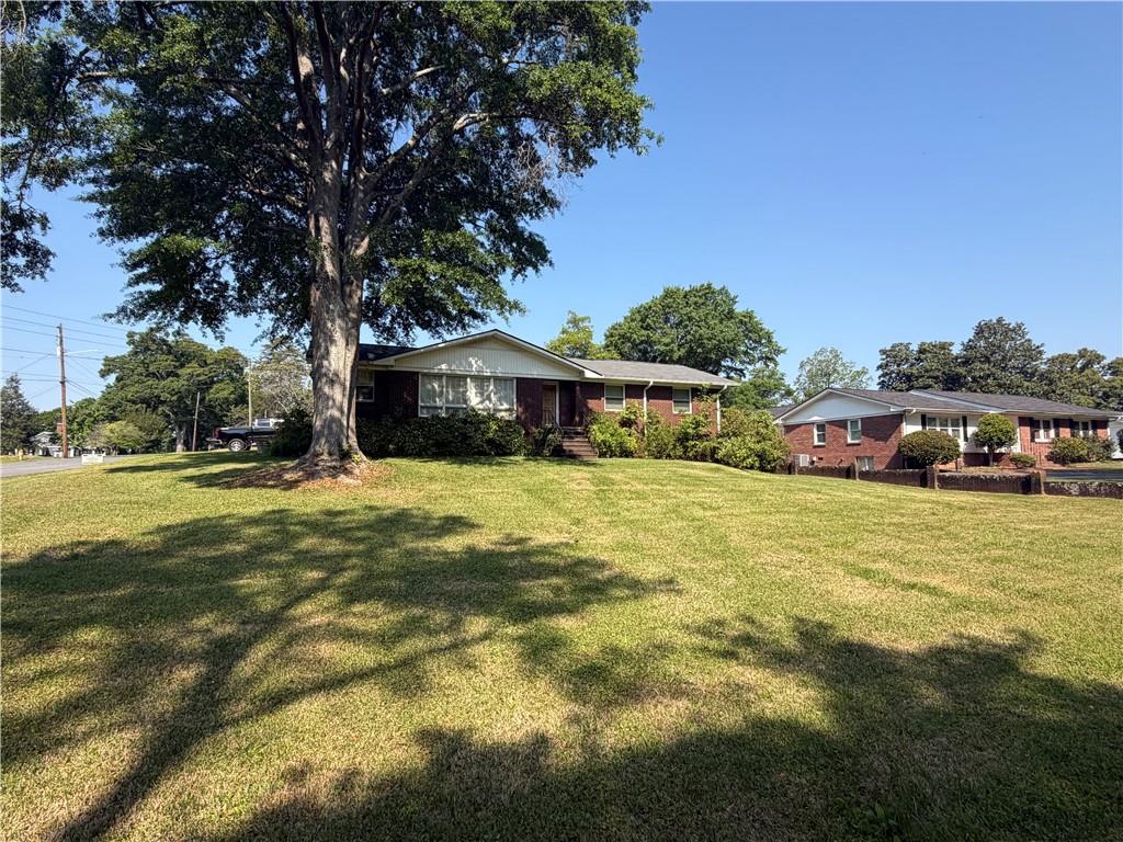 701 Oakcrest Drive