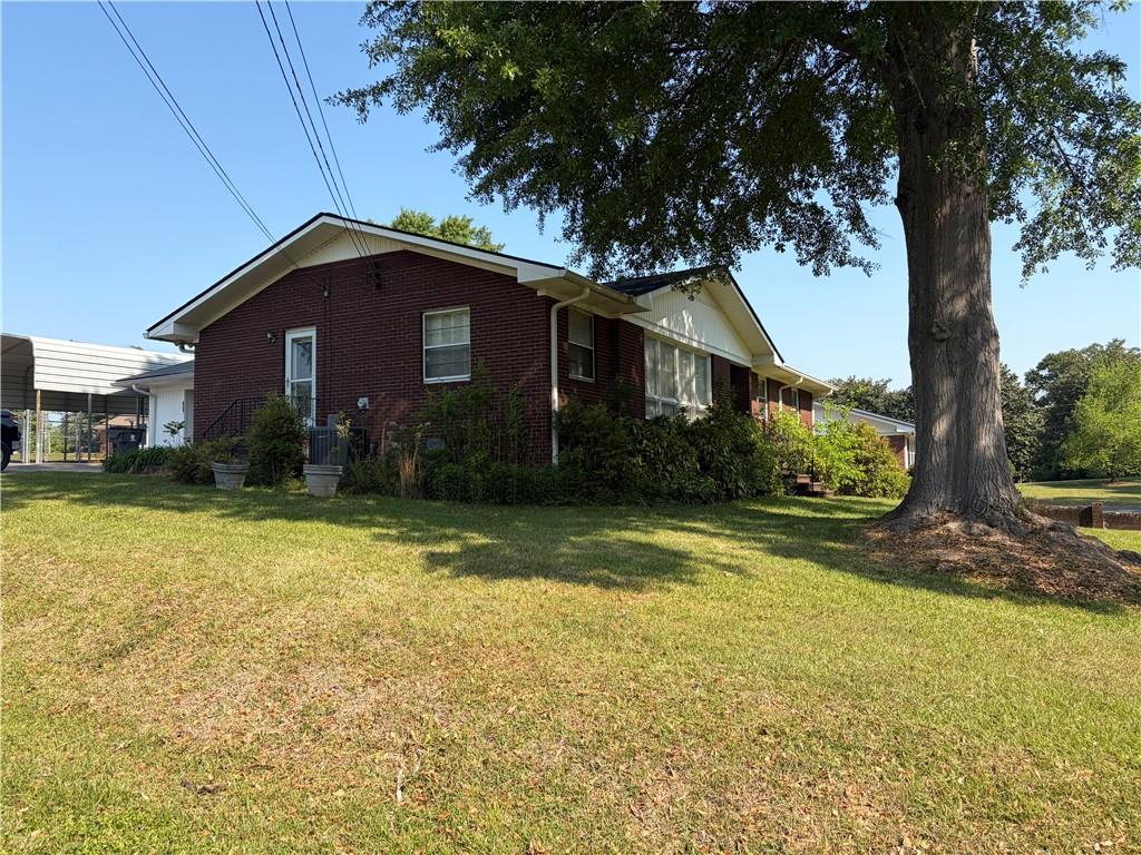 701 Oakcrest Drive