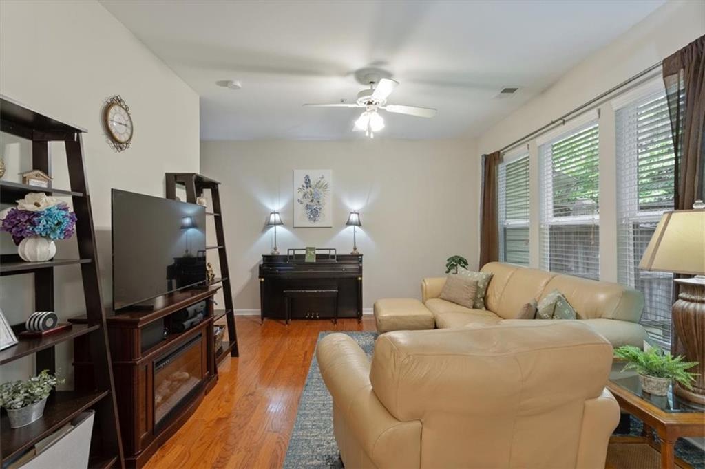 319 Oakview Way