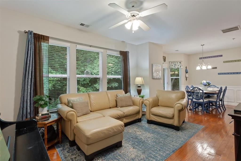 319 Oakview Way