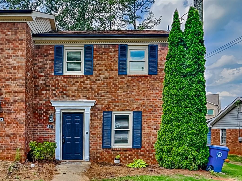 Beautifully remodeled 2 bed 2.5 bath home. Upon entering you'll notice gorgeous flooring leading to the living room. The eat-in kitchen has a view of the living room so no one is left out. Relax after a long day on the back patio. The main level has a half bath, perfect for entertaining guests. Both bedrooms are located upstairs away from the main living area for privacy. Both bedrooms are nicely-sized with their own private bathrooms. Only minutes from downtown Lawrenceville. Do not miss out on this property!
This property is eligible for deposit alternative coverage in lieu of a security deposit. Eligibility requirements apply. For details and enrollment, please contact our leasing team and enjoy a deposit-free renting experience!
Specialized Property Management residents are enrolled in the Resident Benefits Package (RBP) for $42.00/month which includes tenant legal liability insurance, HVAC air filter delivery (for applicable properties), credit reporting, renter rewards program, and much more!