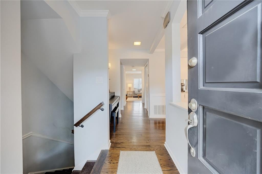 13 Ivy Square NE