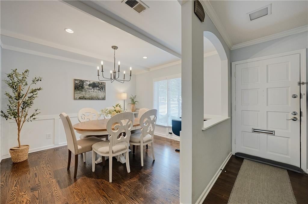 13 Ivy Square NE