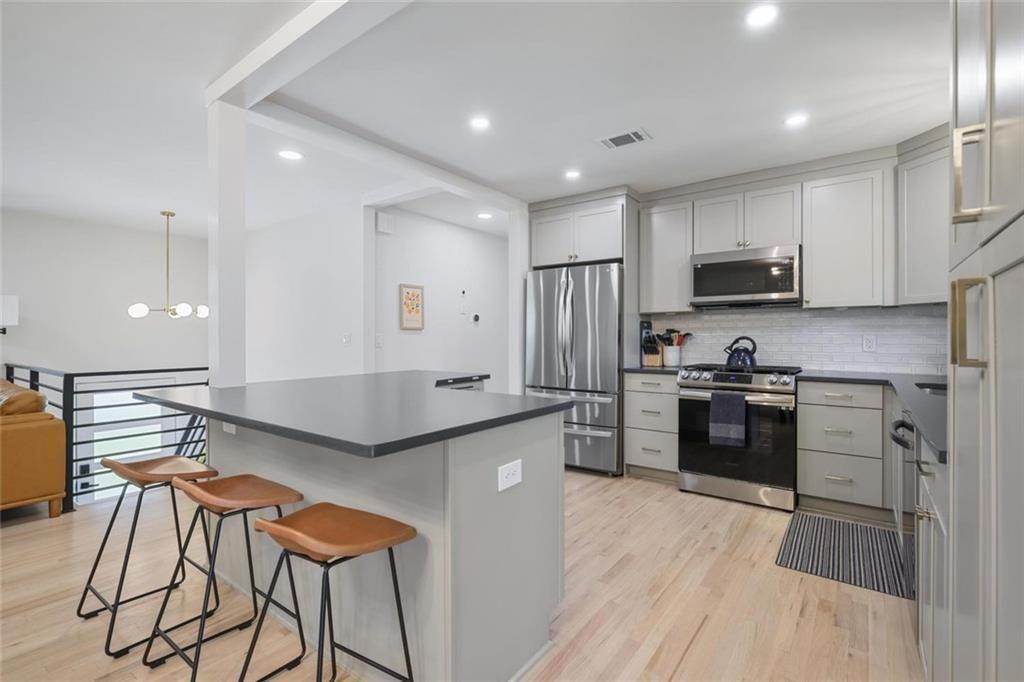 677 Hillandale Circle SW