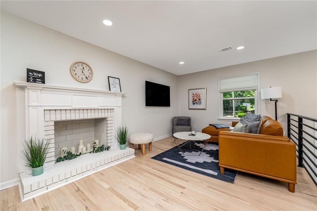 677 Hillandale Circle SW