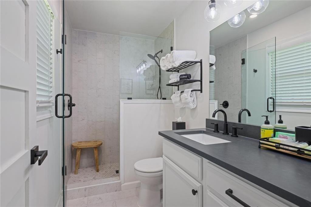 677 Hillandale Circle SW