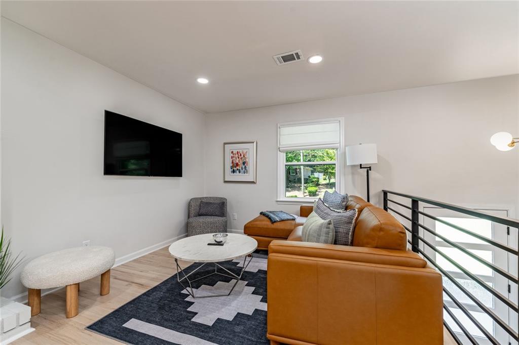 677 Hillandale Circle SW