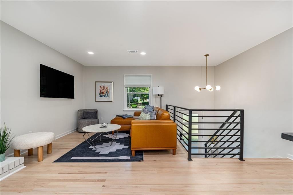 677 Hillandale Circle SW