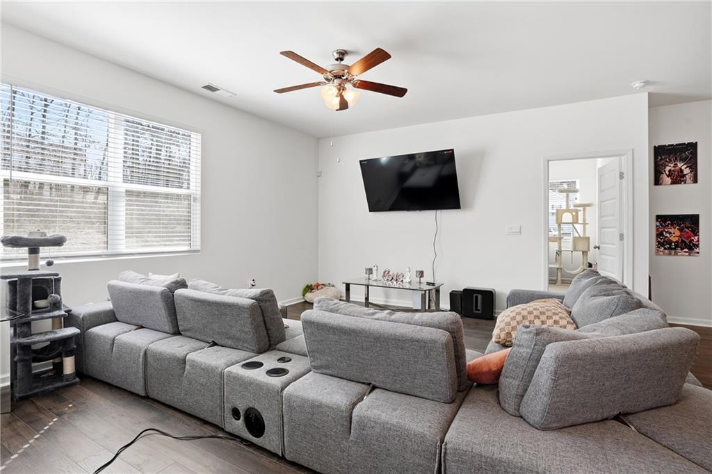 1053 Mackets Court SE