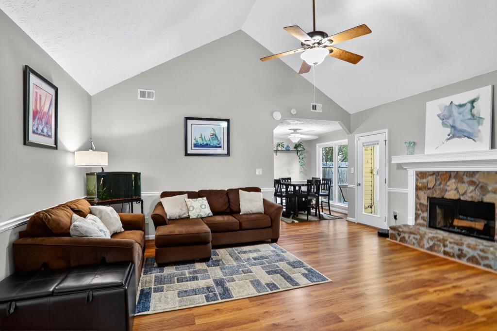 2555 Lakeview Trail
