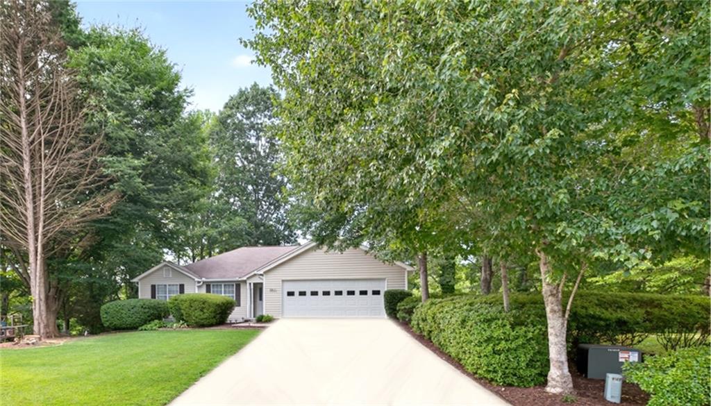 3821 North Rivercrest Drive