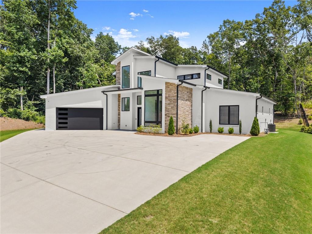1676 Thomas Drive