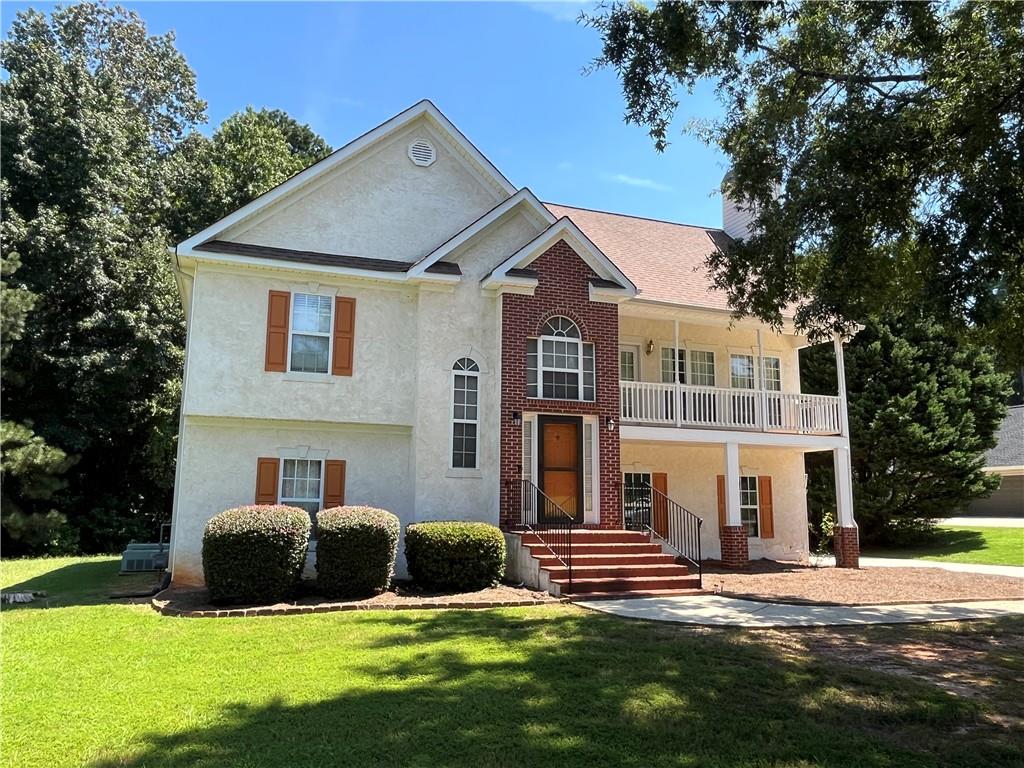 Beautiful and well kept home in the quiet Lost Forest subdivision without an HOA! All the property owners show pride in keeping up the small community of homes. This home is on almost an acre, with a beautiful level lot next to the cul-de-sac at the end of the road. The back yard is very private, and wooded across the entire back property line. This is a large split foyer plan with 3 bedrooms and 2 baths, kitchen (with granite counter tops, and ceramic tile floors), dining room, and family room (with entry to the front covered porch) all on the upper level. The lower level is so spacious it has 2 more bedrooms, a 3rd full bathroom, and a very large room for whatever your needs are, and the laundry room. The oversized garage has extra room for storage. Recent up grades include a new hot water heater, granite counter tops with tile backsplash, and all new stainless steel appliances. The HVAC ducts were recently cleaned. If you are looking for an amazing home for a growing family, this is it! (5 bedrooms, level lot, cut-de-sac)