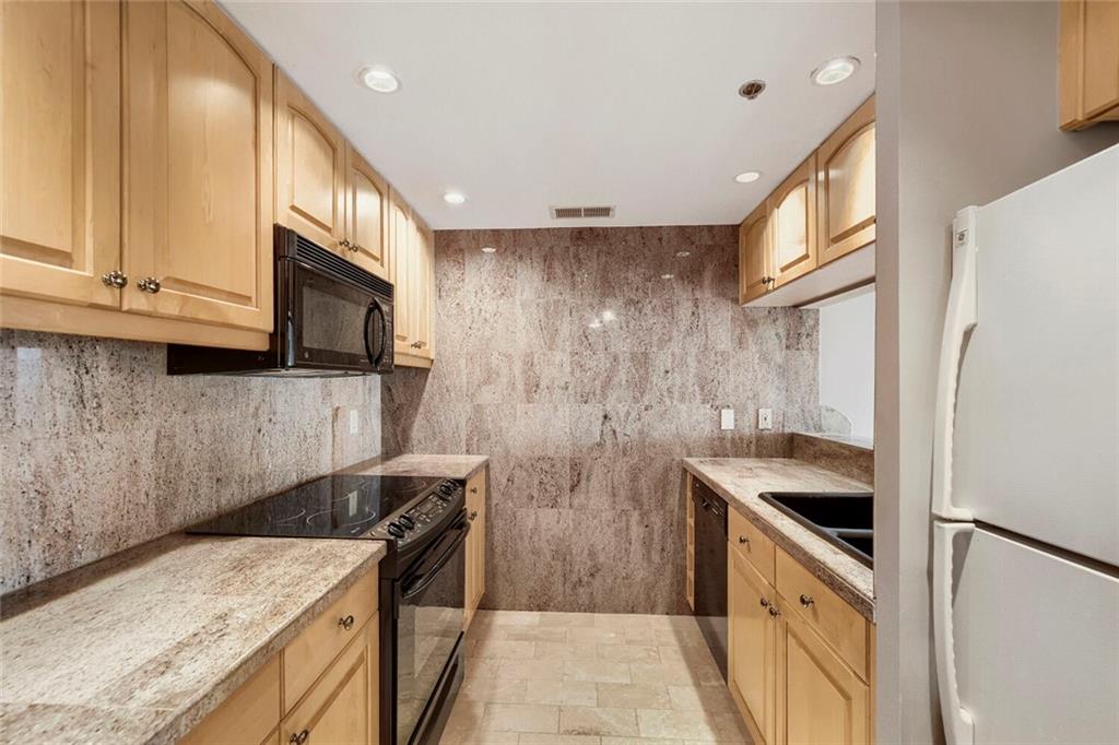 3481 Lakeside Drive NE 2905