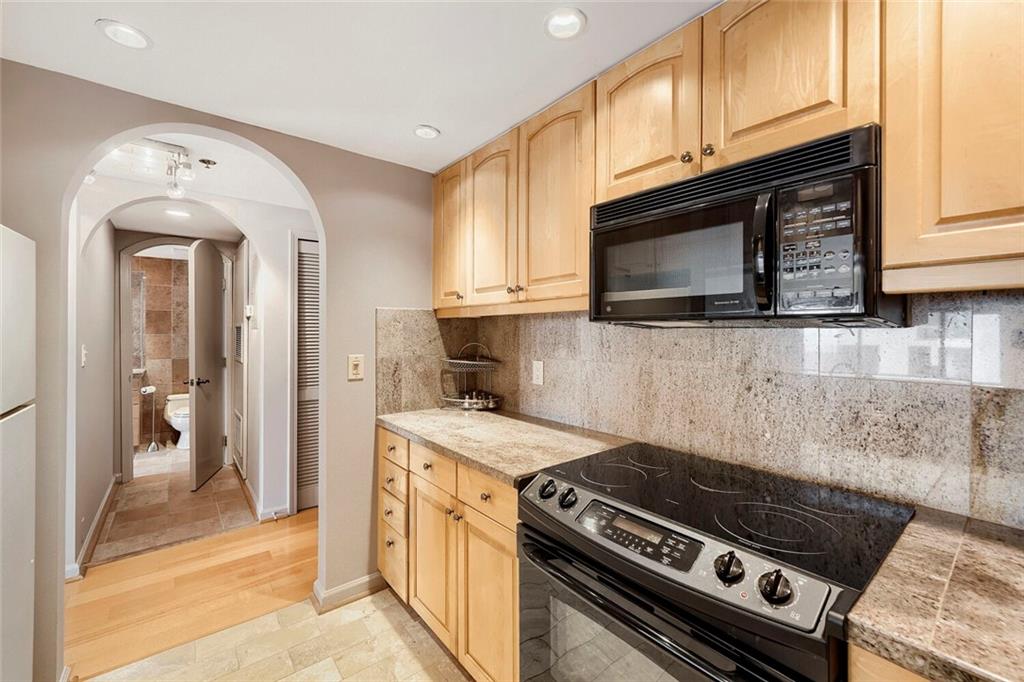 3481 Lakeside Drive NE 2905