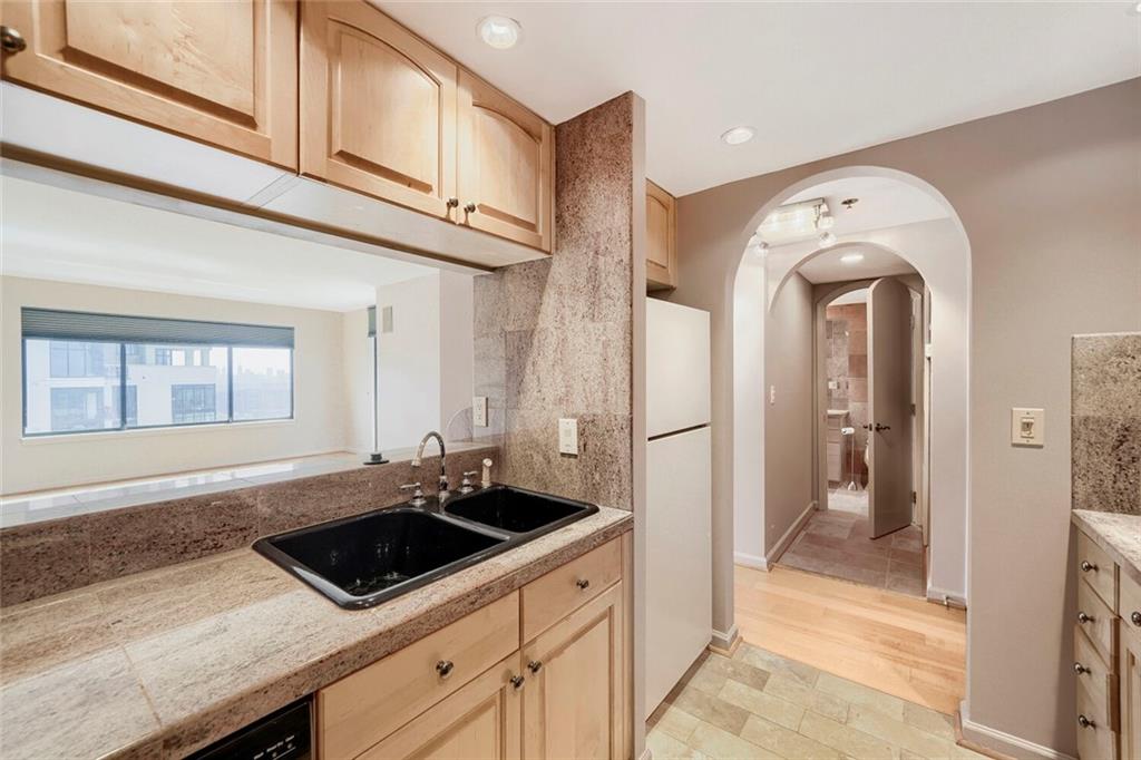 3481 Lakeside Drive NE 2905