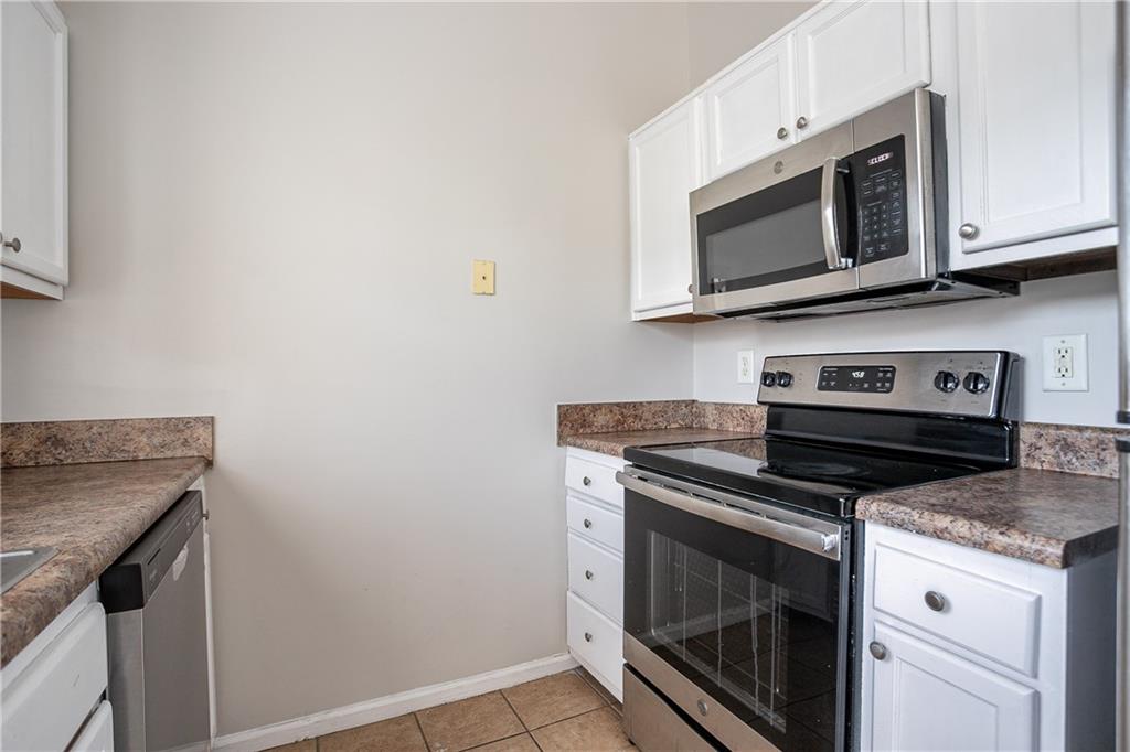 3721 Longview Drive, Douglasville, Georgia image 3