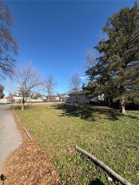 854 North Avenue NW Atlanta GA 30318