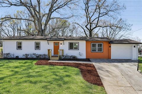 Homes For Sale - 3848 Cherokee Trail<br/> Suwanee, GA 30024