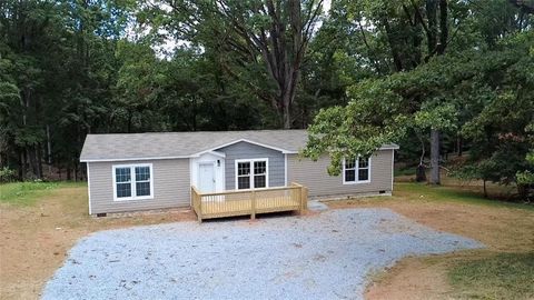 8671 Pea Ridge Road Cornelia GA 30531