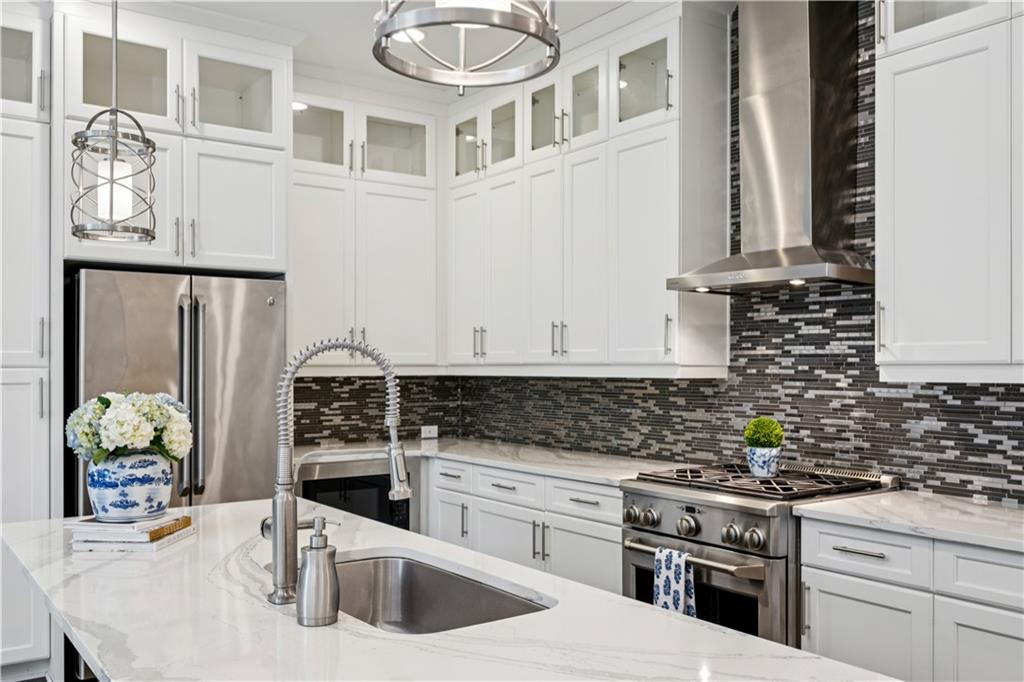 850 Canterbury Overlook
