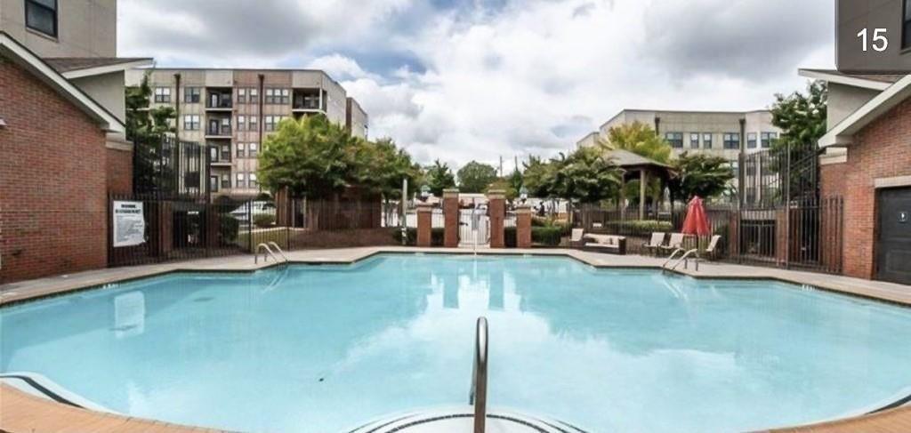 898 Oak St SW 1215