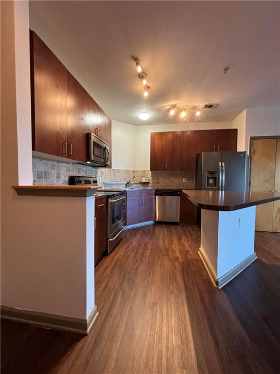 898 Oak St SW 1215