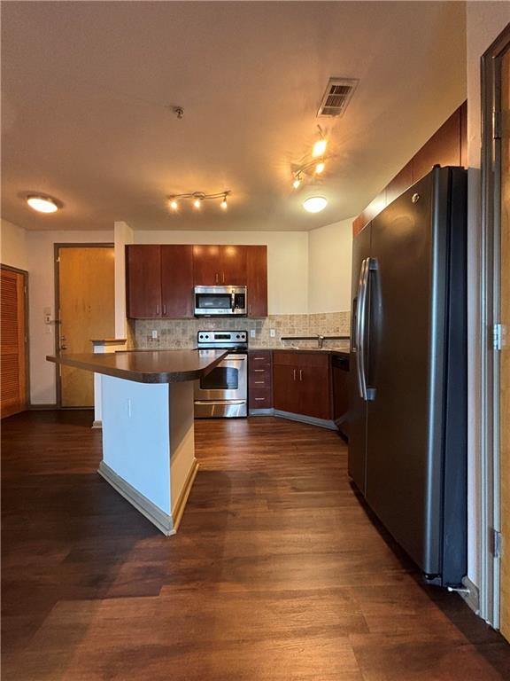 898 Oak St SW 1215