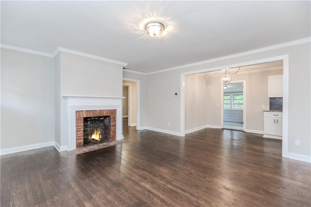 137 Aviation Road SE