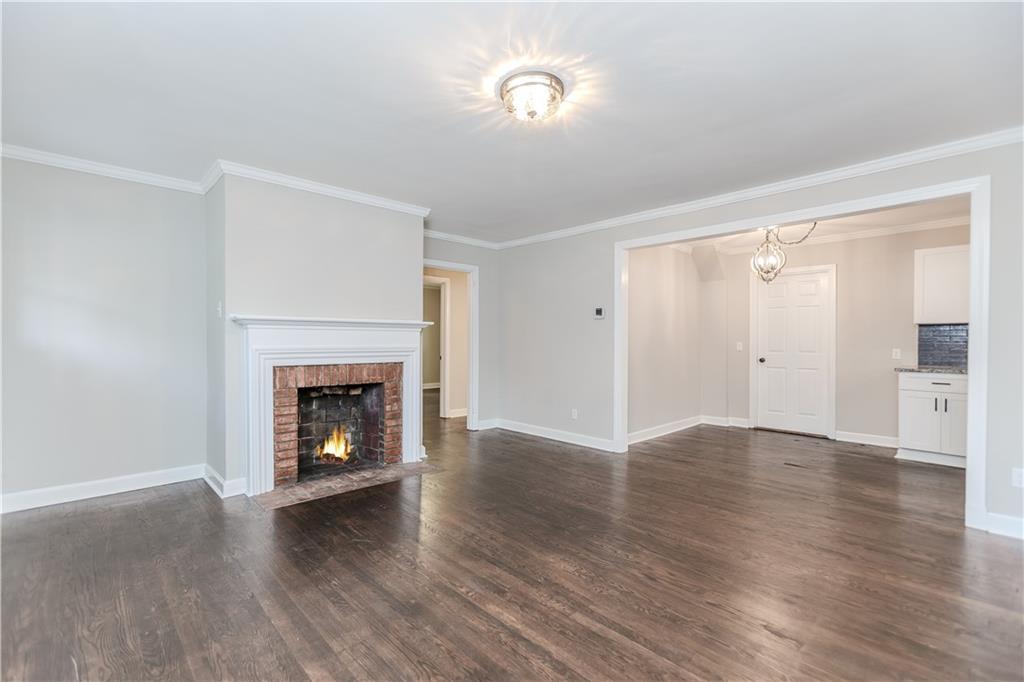 137 Aviation Road SE