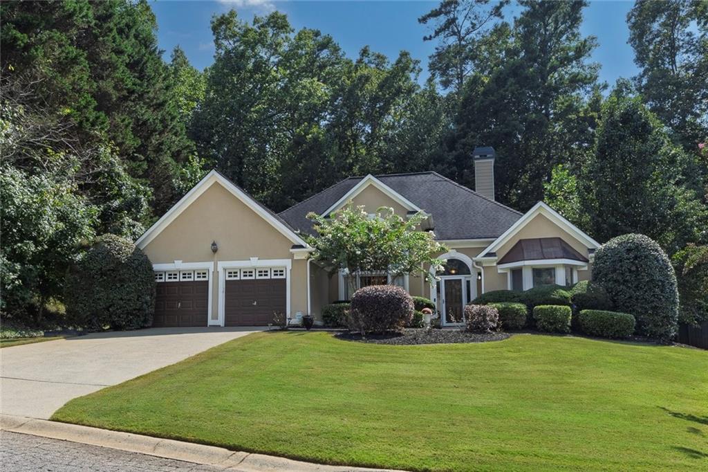 Welcome home to this charming stepless ranch tucked away on a quiet cul-de-sac in the highly sought-after Wyngate community of Towne Lake! This beautifully maintained home offers the perfect blend of comfort and convenience in one of Woodstock’s most desirable locations.
Step inside to find soaring ceilings that create a bright, open feel throughout the main living areas. The living room features light-colored LVP flooring, adding modern style and durability. The updated kitchen is designed for both everyday living and entertaining, complete with granite countertops, stainless steel appliances, and ample cabinet space.
The spacious master suite boasts a large bathroom, providing a relaxing retreat. Two additional bedrooms offer flexibility for family, guests, or a home office.
Enjoy your private backyard oasis with a screened-in porch, stone patio, and a full sprinkler system to keep the lawn and landscaping lush year-round—ideal for morning coffee, evening relaxation, or gatherings with friends and family. Mature trees along the back property line provide shade and privacy.
Located near top-rated schools, parks, shopping, and dining, this Wyngate gem combines convenience with neighborhood charm.
Don’t miss your chance to own this stepless ranch in one of Towne Lake’s most desirable communities!